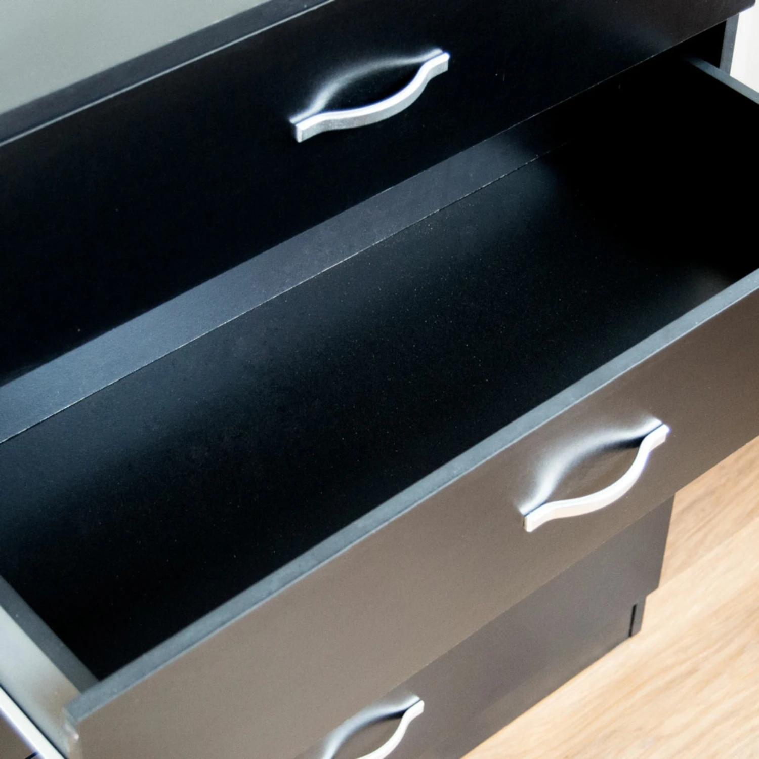 Riano Black 5 Drawer Chest 8 Riano Black 5 Drawer Chest - Image 6