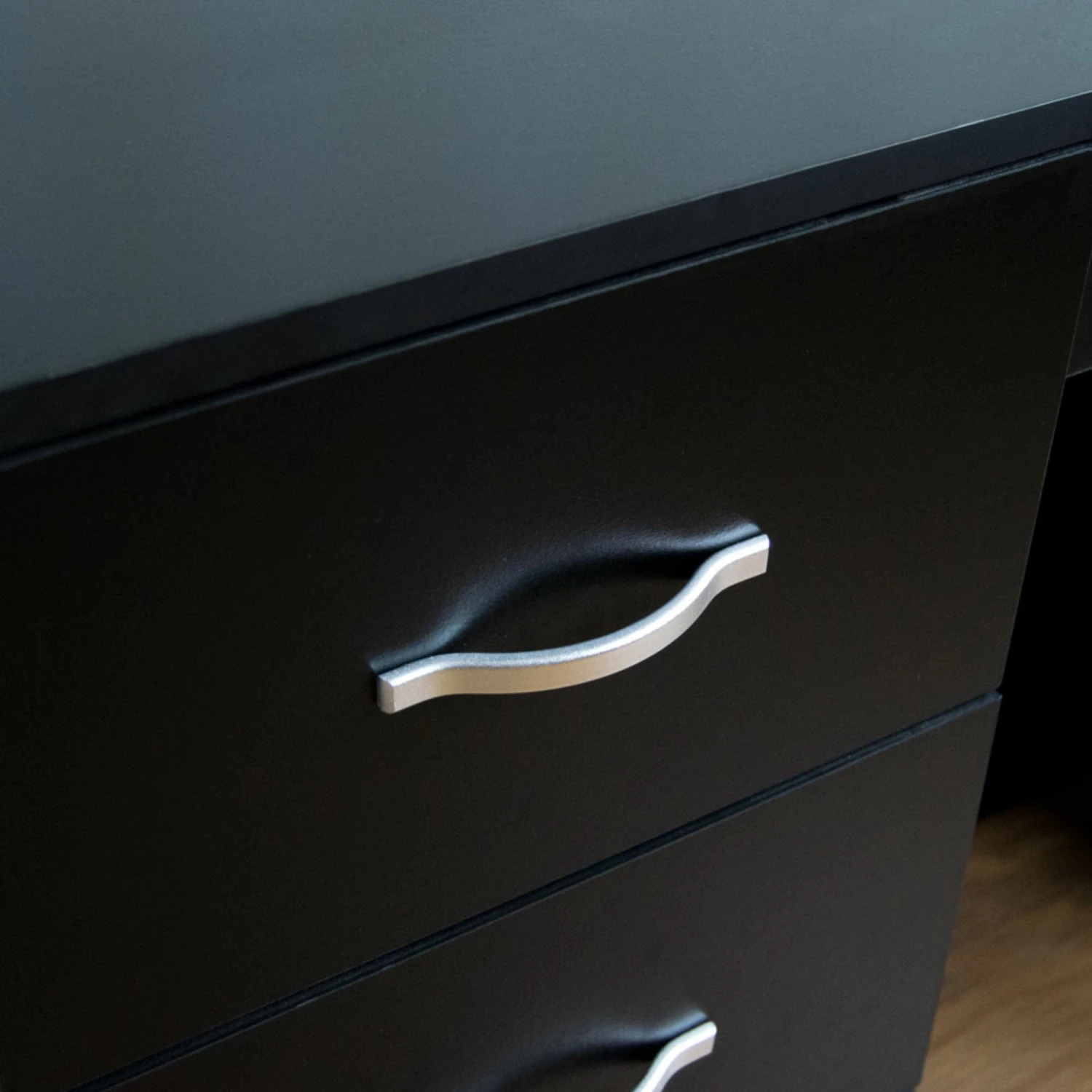 Riano Black 5 Drawer Chest 6 Riano Black 5 Drawer Chest - Image 4