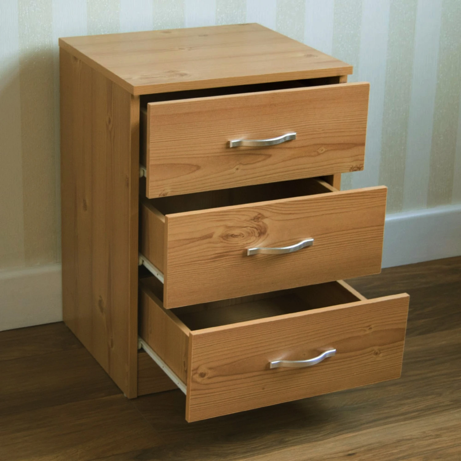 Riano Pine 3 Drawer Bedside 4 Riano Pine 3 Drawer Bedside - Image 2