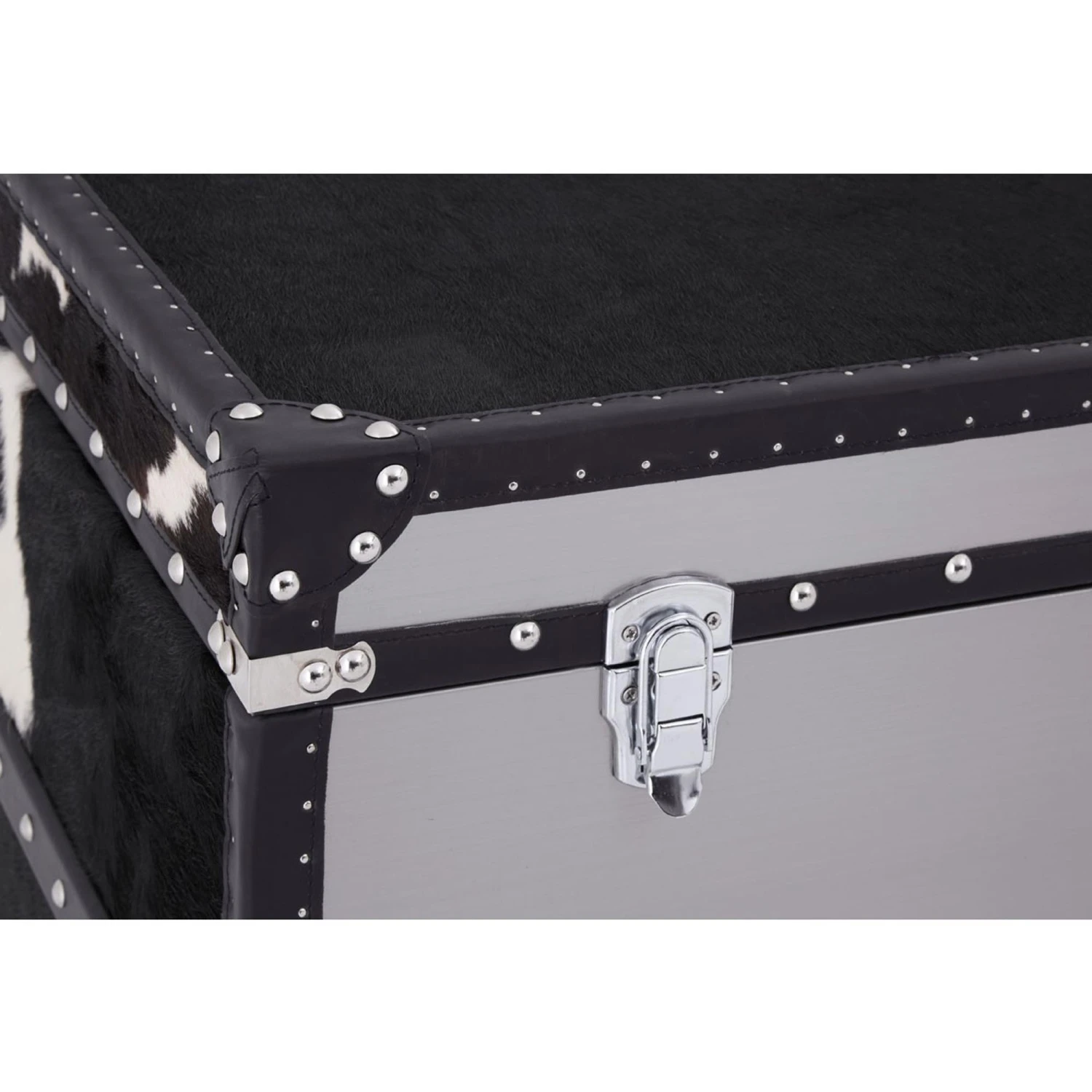 Townhouse 3 Drawer Cabinet 6 Townhouse 3 Drawer Cabinet - Image 4